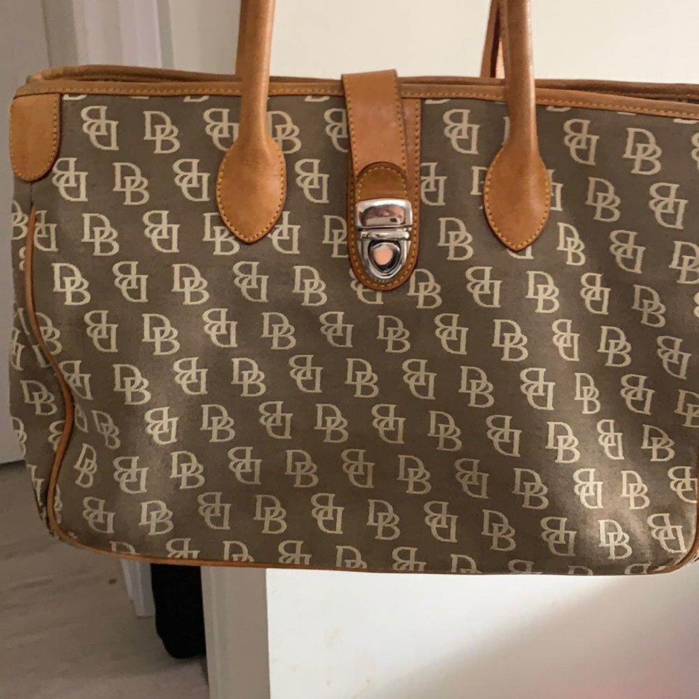 Dooney & Bourke large shoulder bag